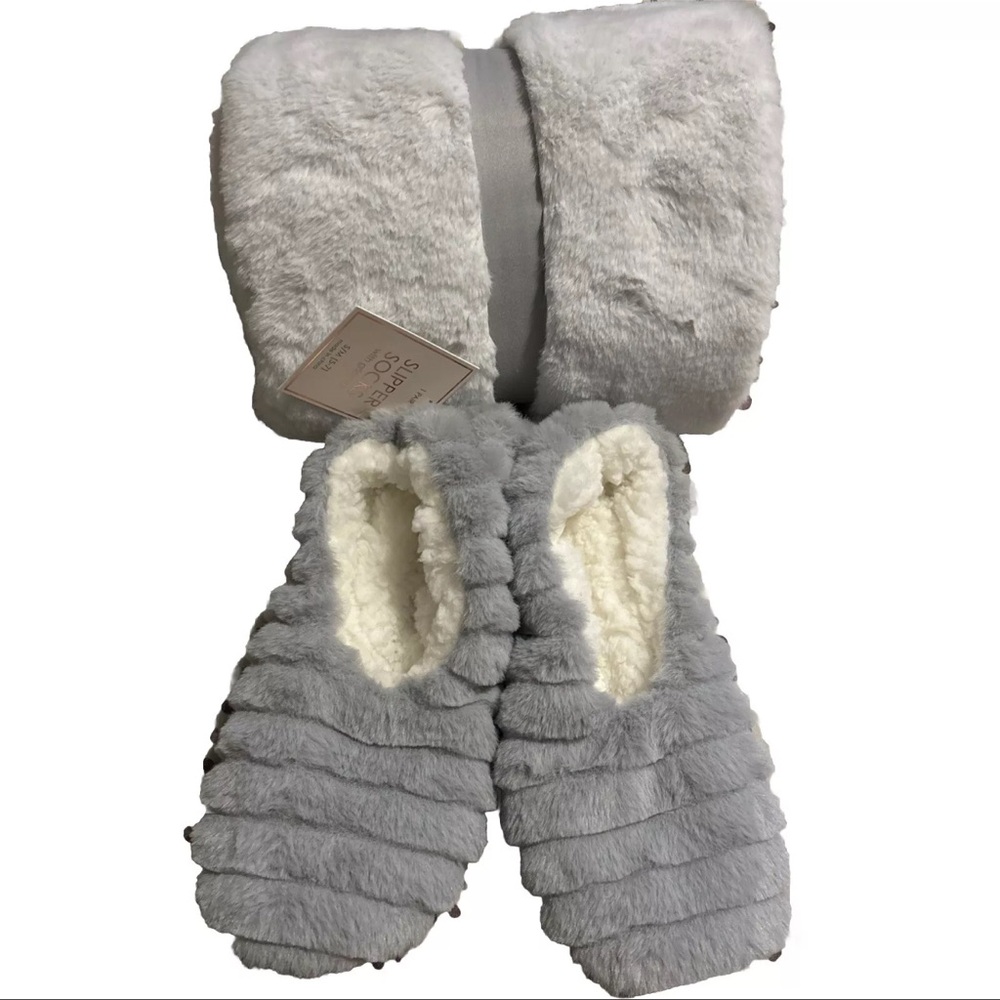 NEW Womens Target Slipper Socks with Grippers Gray Chevron S/M 5-7